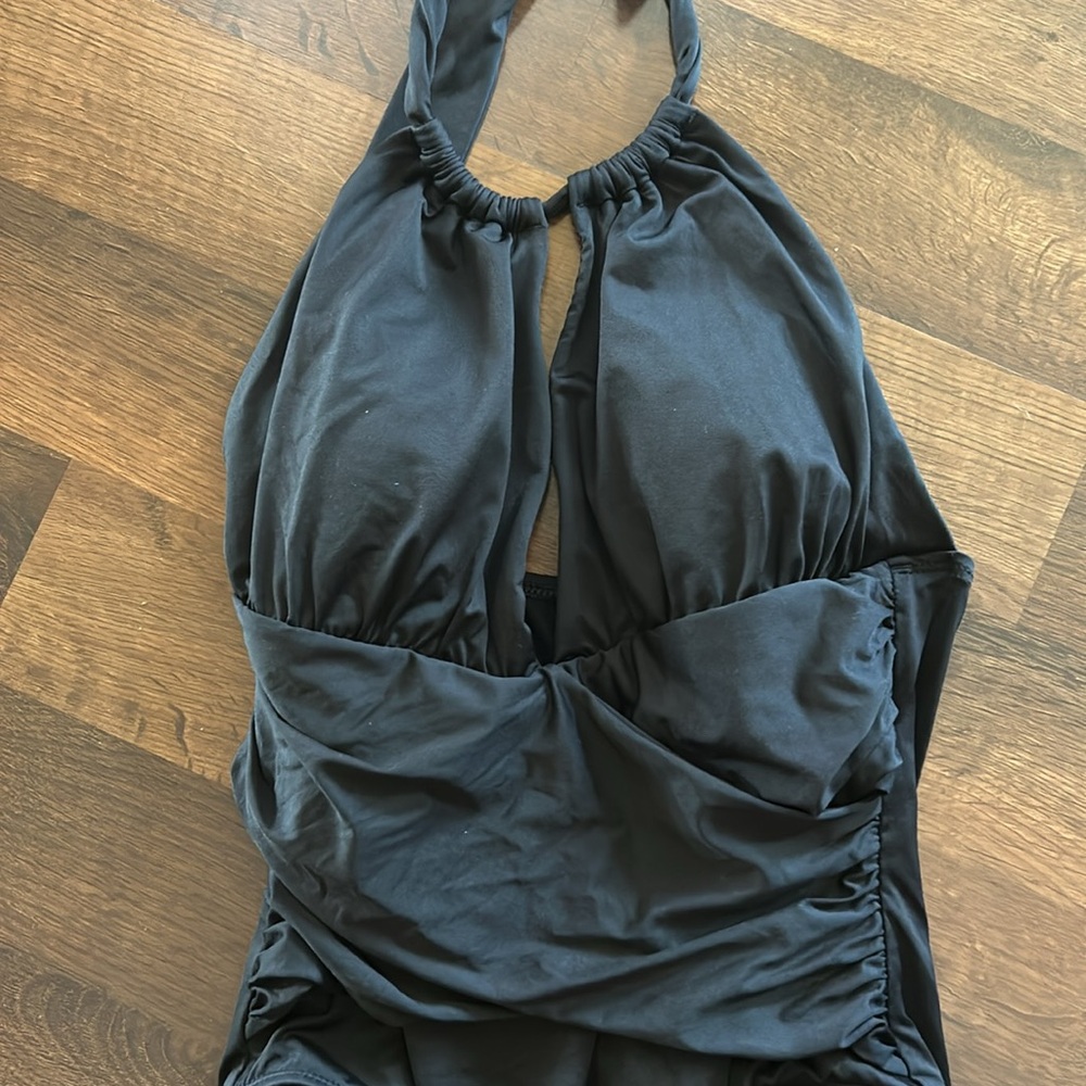 LiLi Blu Swimsuit - Picture 2 of 3